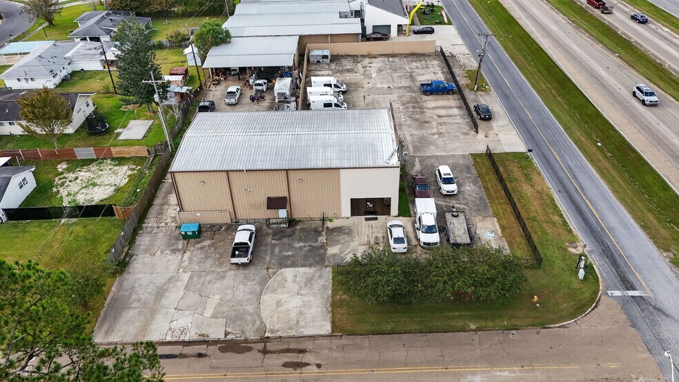 More Photos Of 15590 Florida Blvd, Baton Rouge Showroom For Sale