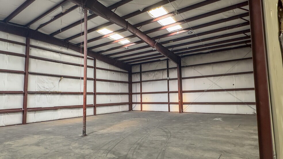 More Photos Of 1345 Geronimo Dr, El Paso Distribution For Sale