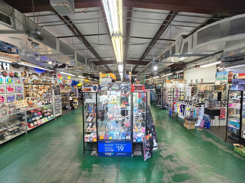 More Photos Of 5405 W Irlo Bronson Memorial Hwy, Kissimmee General Retail For Lease