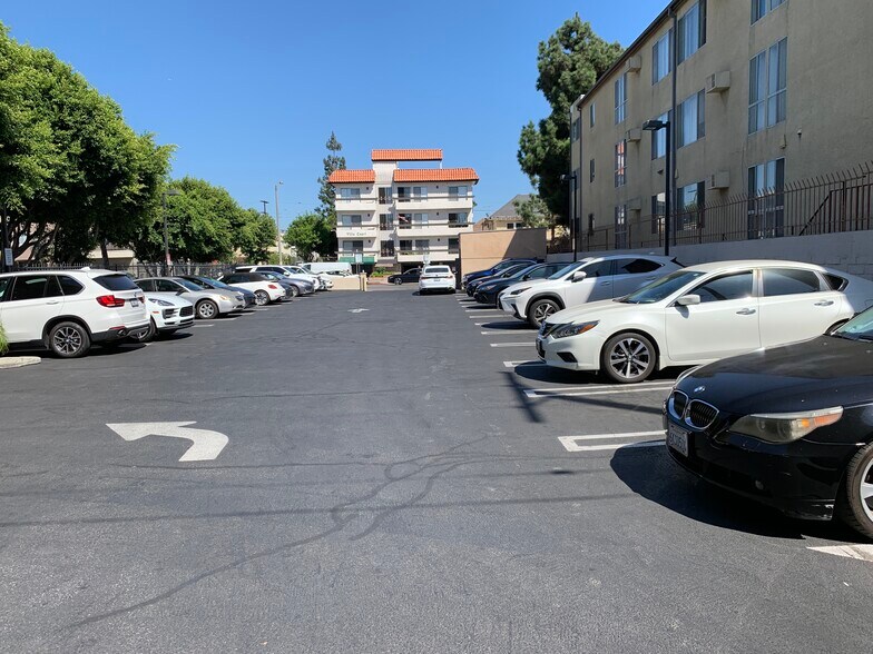 More Photos Of 400 S Western Ave, Los Angeles Storefront Retail Office For Lease