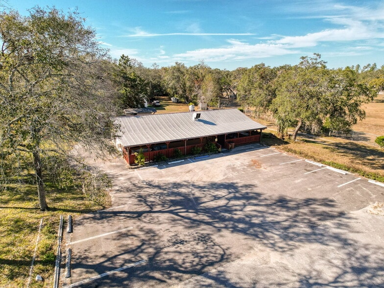 More Photos Of 15525 Shady Hills Rd, Spring Hill Restaurant For Sale