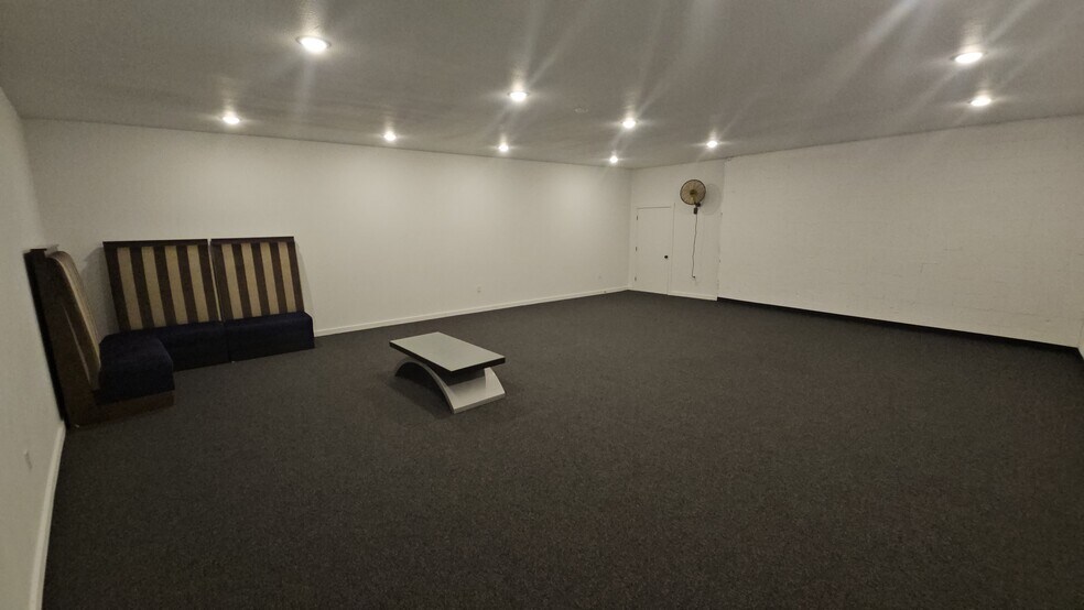 More Photos Of 5833 NE Portland Hwy, Portland Flex For Sale