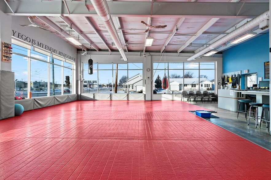 More Photos Of 3420 Dewey St, Manitowoc Freestanding For Lease