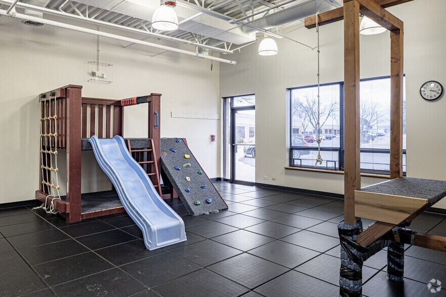 More Photos Of 3105 N Wilke Rd, Arlington Heights Medical For Sale