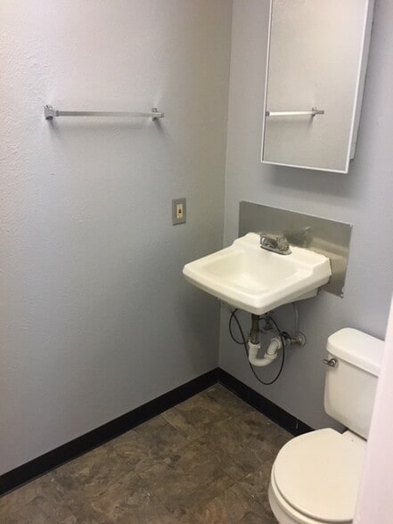 More Photos Of 1823 Commercial St NE, Albuquerque Warehouse For Sale