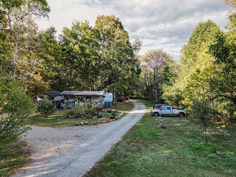 More Photos Of 78 Pebble Mountain Cir, Chuckey Trailer Camper Park For Sale