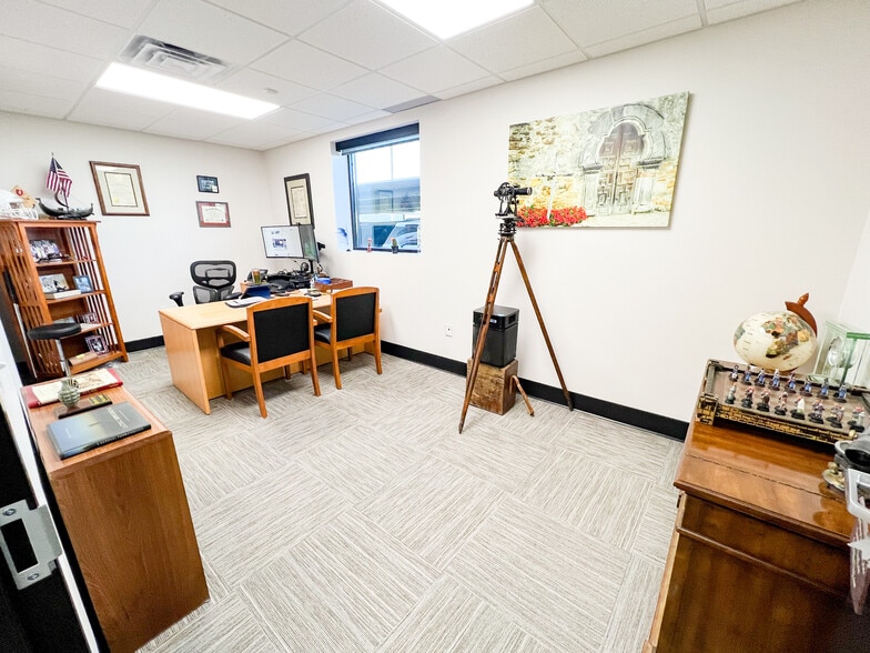 More Photos Of 808 W Indiana Ave, Midland Office For Sale