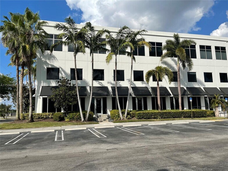 More Photos Of 7950 NW 53rd St, Doral Medical For Lease