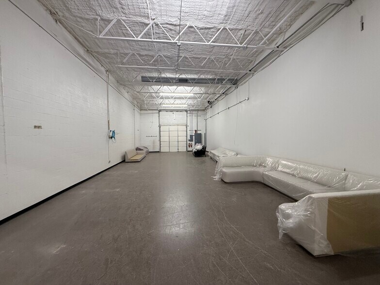 More Photos Of 4801-4805 Reading St, Dallas Distribution For Lease