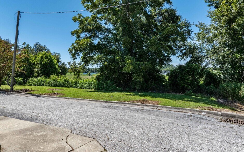 More Photos Of 6669 US-129 Hwy, Live Oak Convenience Store For Sale