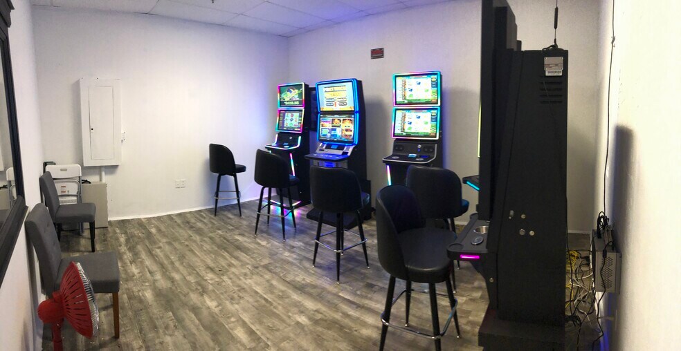 More Photos Of 686 Peachtree Industrial Blvd, Suwanee Unknown For Lease