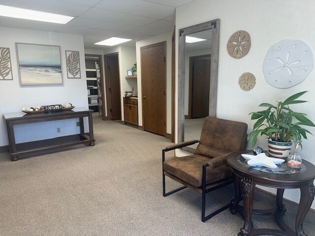 More Photos Of 118 W Locust St, Independence Office For Sale