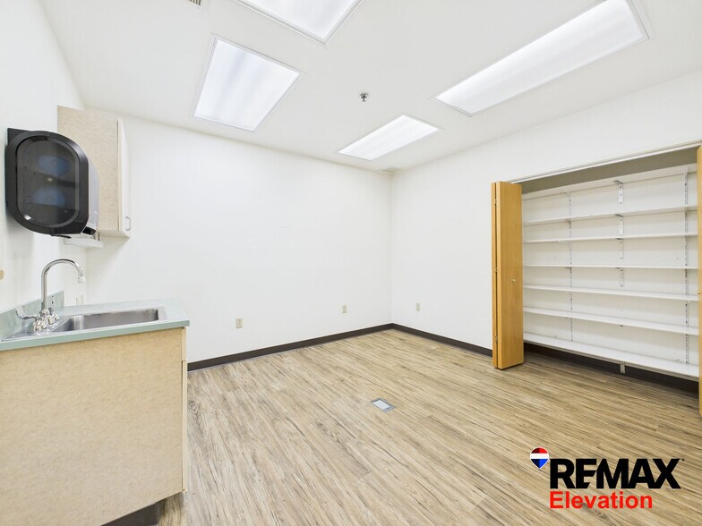 More Photos Of 156 N 6th St, Basin Office For Lease