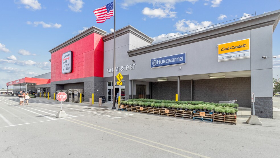 More Photos Of 340 E Edgewood Blvd, Lansing Freestanding For Lease