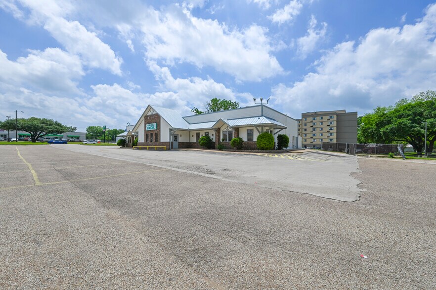 More Photos Of 2508 W 7th Ave, Corsicana Restaurant For Lease