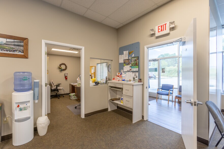 More Photos Of 100 Ridgeview Dr, Smithfield Storefront For Sale