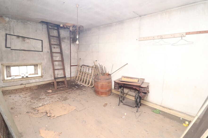 More Photos Of 200 Hughes St, New Ringgold Specialty For Sale