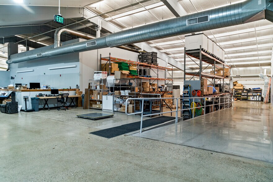 More Photos Of 400 W Maple Rd, Troy Office For Sale