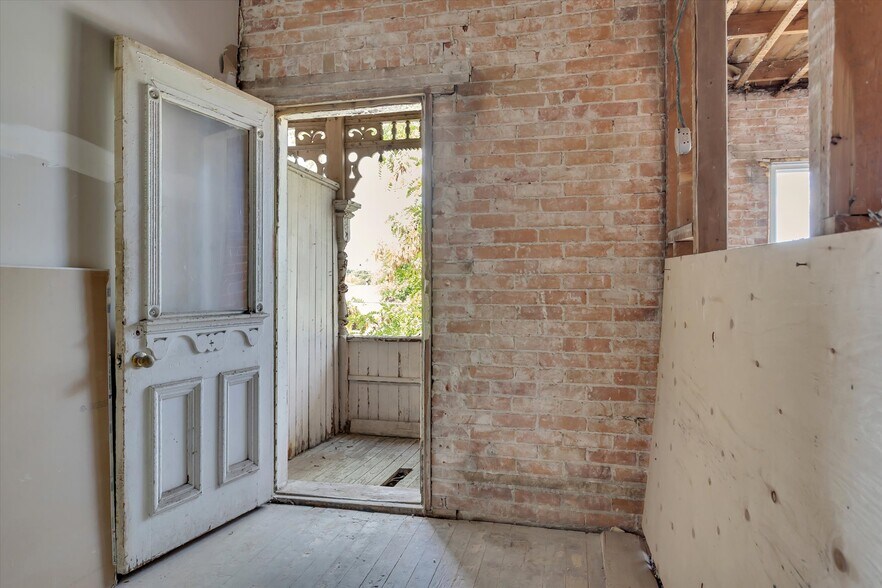 More Photos Of 514 Aylmer St N, Peterborough Multifamily For Sale