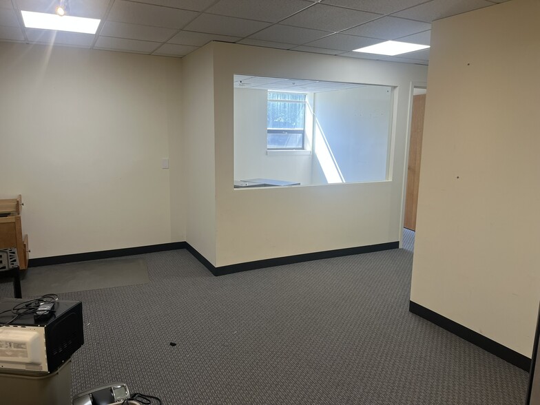 More Photos Of 792 S Main St, Mansfield Office For Lease