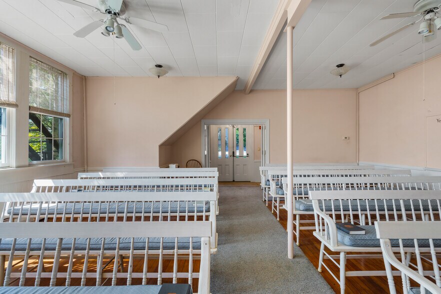 More Photos Of 25 Oak St, Boothbay Harbor Specialty For Sale