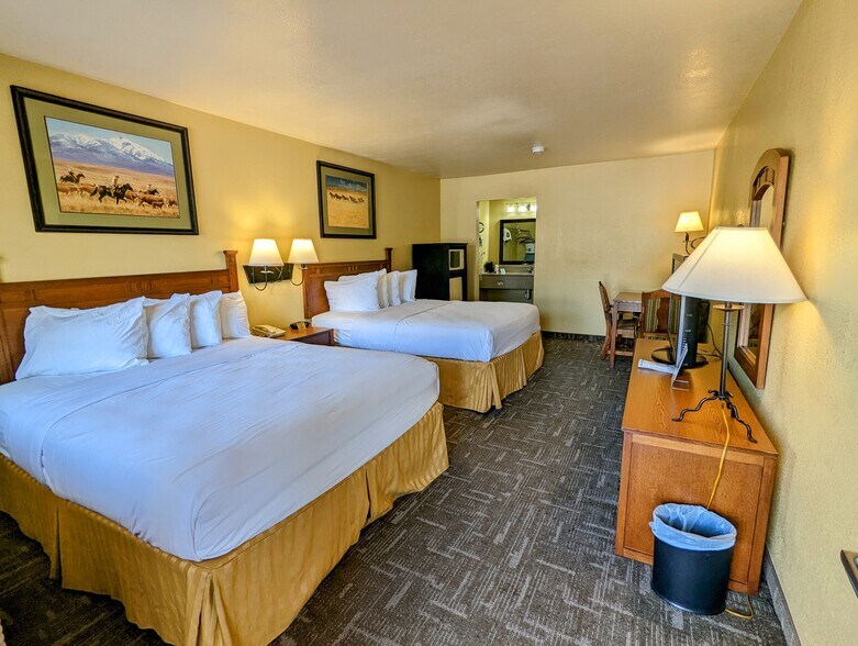 More Photos Of 207 US Highway 77 S, Hallettsville Hotel For Sale