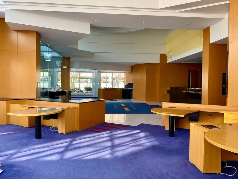 More Photos Of 272 Elm St, New Canaan Freestanding For Lease