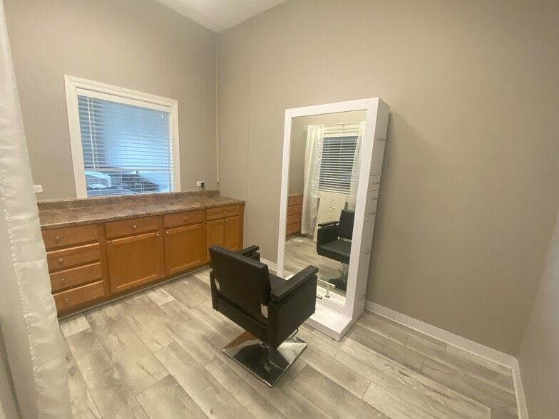 More Photos Of 2760 Aurora Ave, Naperville Storefront Retail Office For Lease