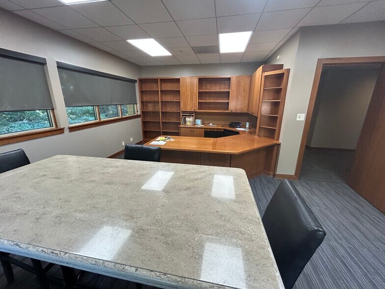 More Photos Of 2831 Dexter Dr, Elkhart Office For Sale