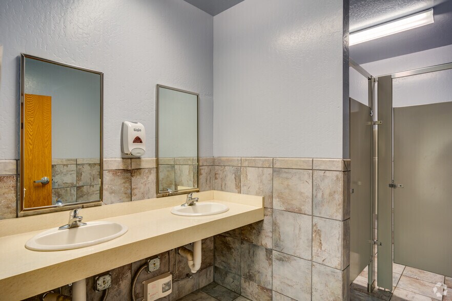 More Photos Of 711 E Carefree Hwy, Phoenix Unknown For Lease