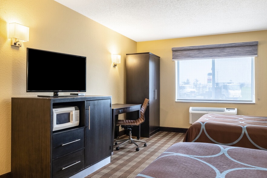 More Photos Of 50663 Oak Grove Rd, Osseo Hotel For Sale