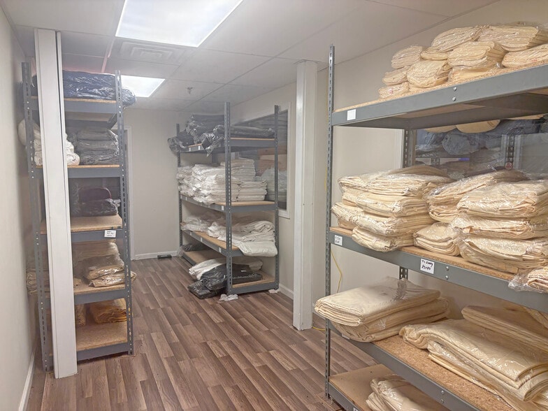 More Photos Of 270 West Rd, Portsmouth Warehouse For Lease