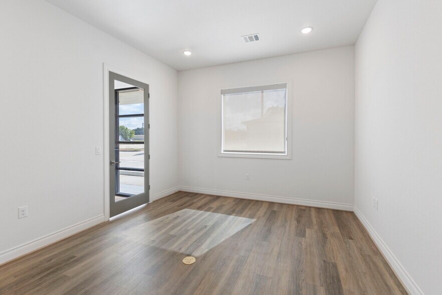 More Photos Of 7630 Dowdell Rd, Spring Unknown For Lease