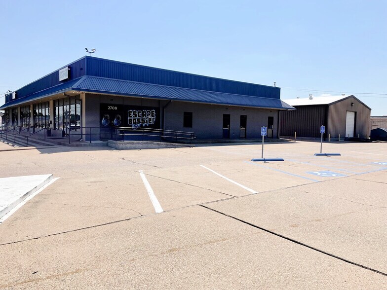 More Photos Of 2100 Airline Dr, Bossier City Storefront For Lease