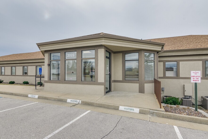 More Photos Of 2023 St. Mary's Blvd, Jefferson City Medical For Lease