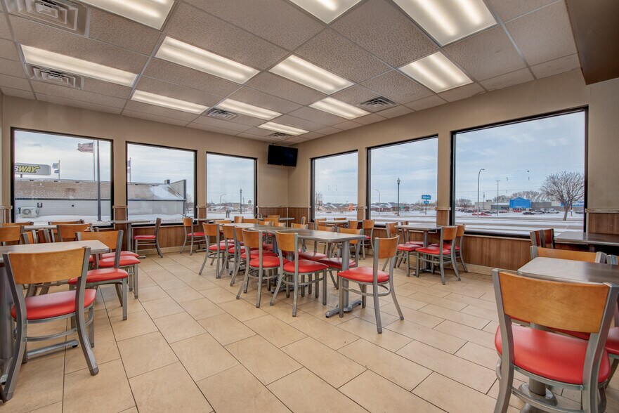 More Photos Of 2209 Circle Dr W, Spirit Lake Fast Food For Lease