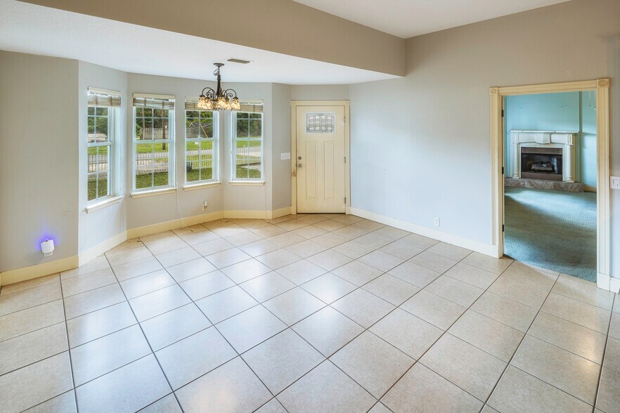 More Photos Of 290 E King Ave, Kingsland Office For Sale