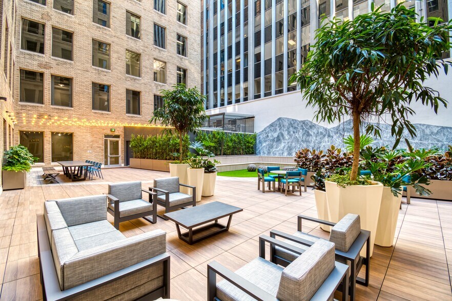 More Photos Of 617 W 7th St, Los Angeles Office For Lease