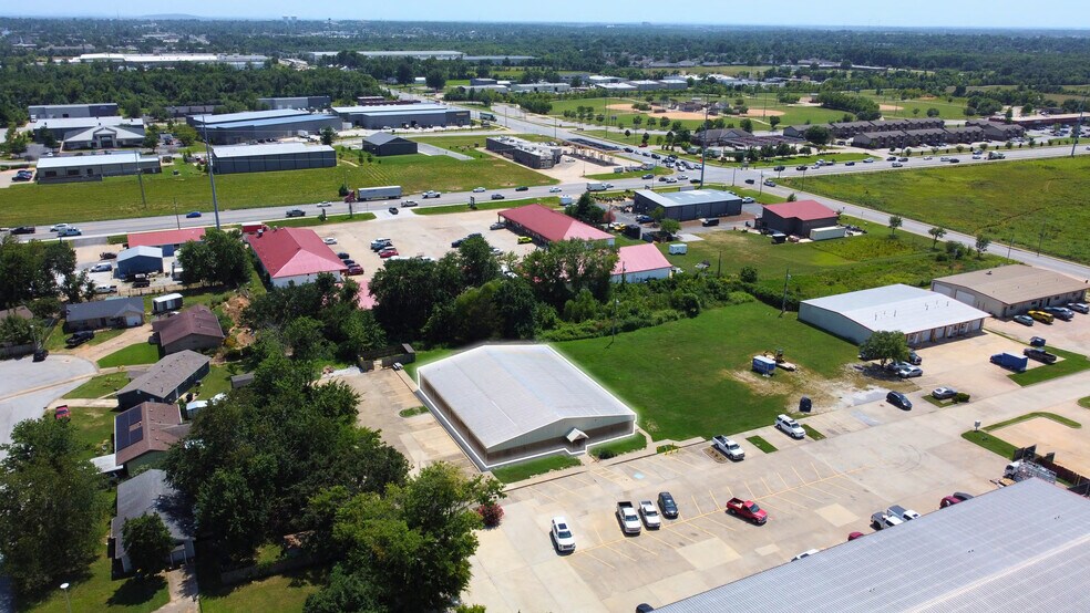 More Photos Of 1604 W Acorn Dr, Rogers Industrial For Lease