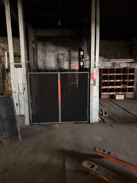 More Photos Of 4530 N 25th St, Terre Haute Warehouse For Lease