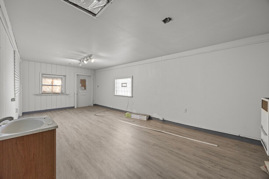 More Photos Of 2314-2318 Niagara St, Niagara Falls Freestanding For Lease