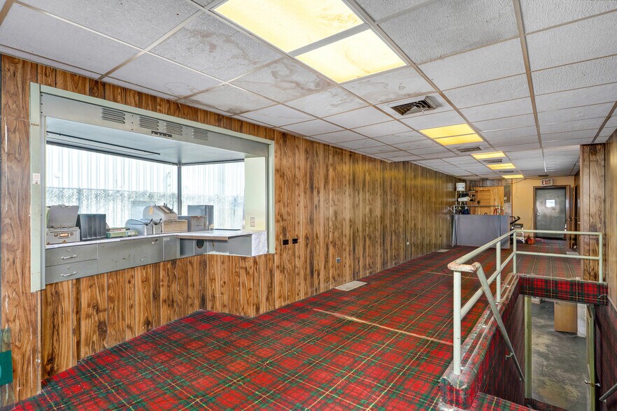 More Photos Of 532 E Walnut St, Springfield Freestanding For Sale