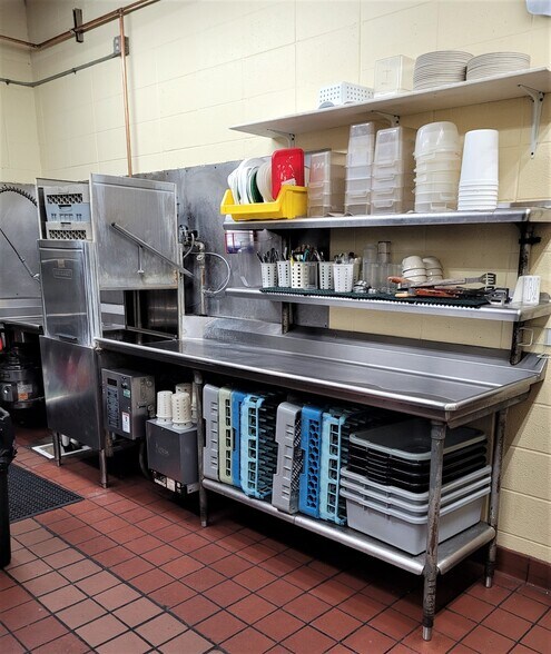 More Photos Of 630 NE Main St, Lewistown General Retail For Lease