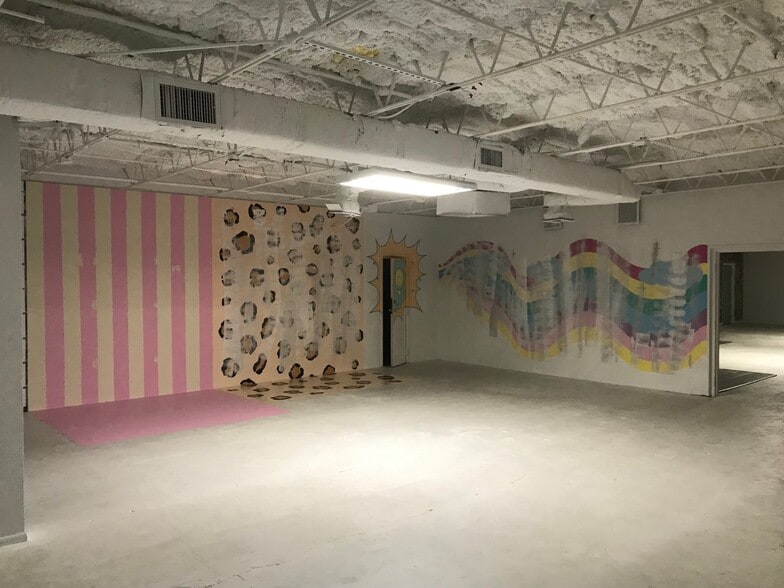 More Photos Of 1016 W Church St, Orlando Showroom For Lease