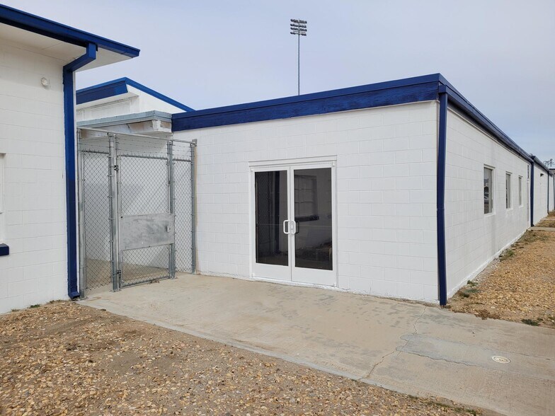 More Photos Of 18708 Readiness St, Victorville Office For Lease