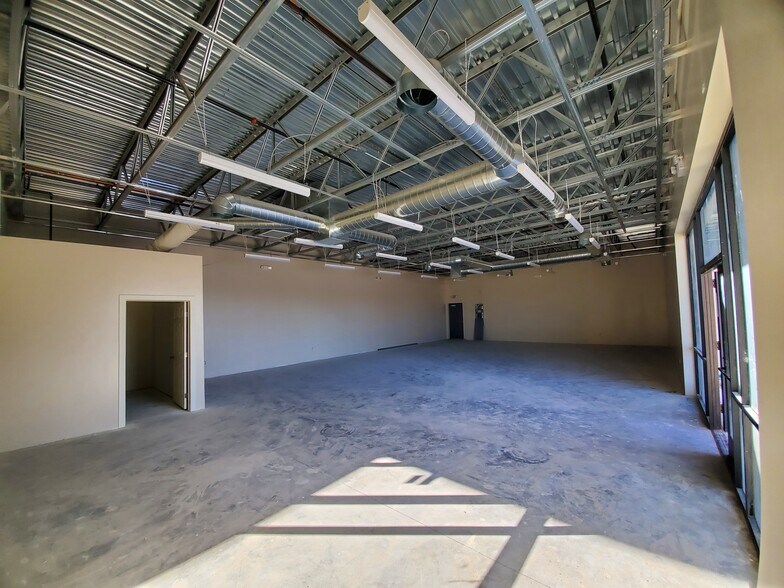 More Photos Of 3201 Oak, Phoenix General Retail For Lease