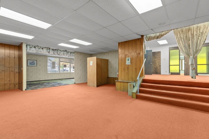 More Photos Of 754 N Main St, Oshkosh General Retail For Sale