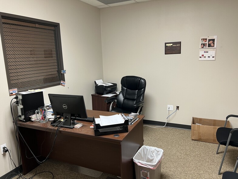 More Photos Of 1000 Schroeder Dr, Waco Warehouse For Lease