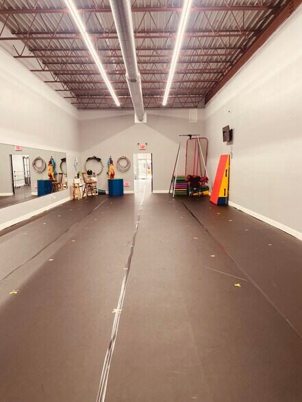 More Photos Of 5715 6th Ave, Kenosha Freestanding For Sale