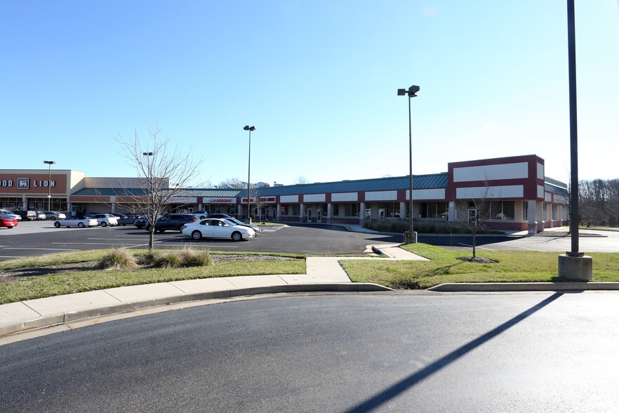 More Photos Of 1543-1565 Hyde Park Rd, Essex Unknown For Lease